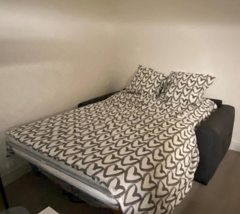 Enghien-Les-Bains: Studio Au Coeur Du Centre Ville. Екстериор снимка